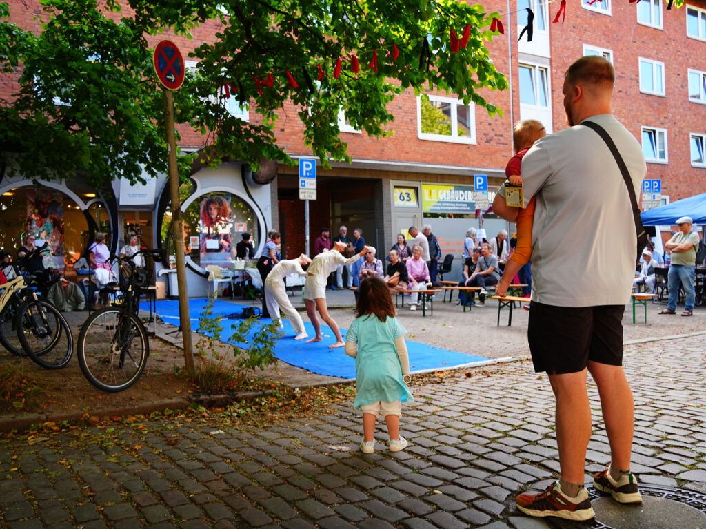 Strassenfest gegen Abriss der Häuser